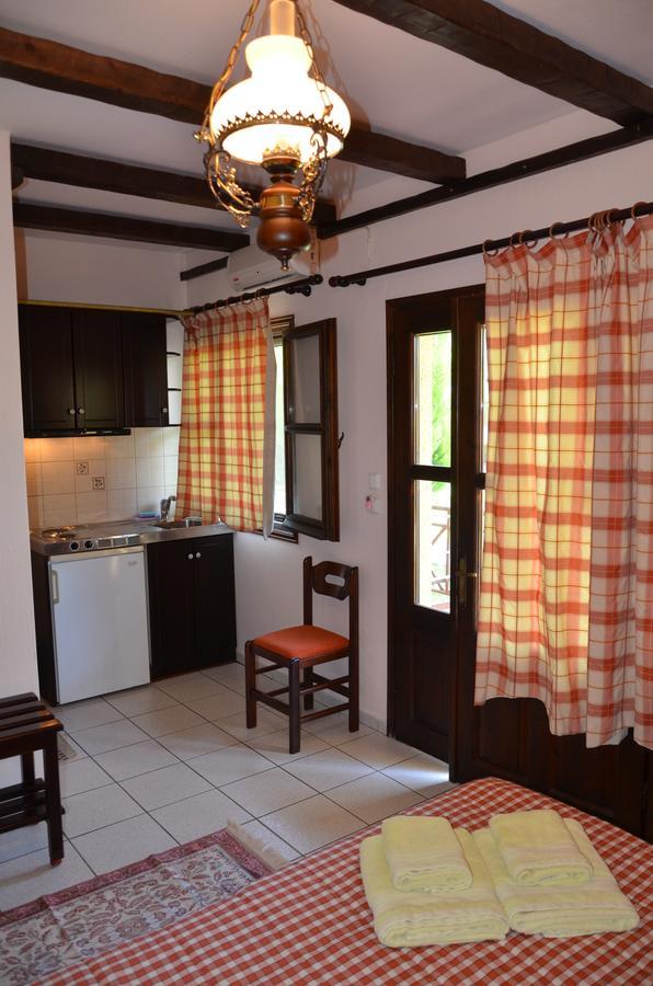 Hotel Maria خْريسيا أموذيا المظهر الخارجي الصورة