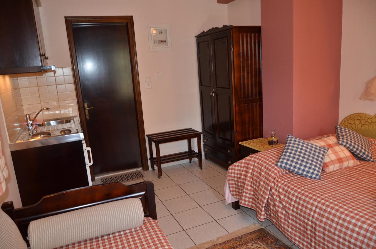 Hotel Maria خْريسيا أموذيا المظهر الخارجي الصورة