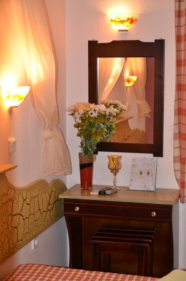 Hotel Maria خْريسيا أموذيا المظهر الخارجي الصورة